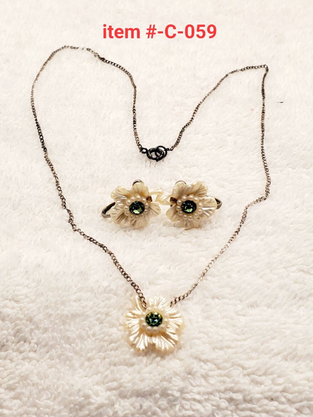 1 Vintage Necklace w/m Earrings, item # C-059,. wt. 5grams.
